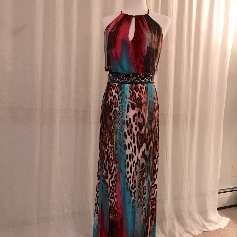 Beach maxi dress with two slits.